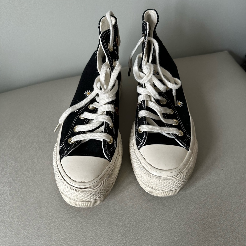 Black Platform Converse with Daisy detail